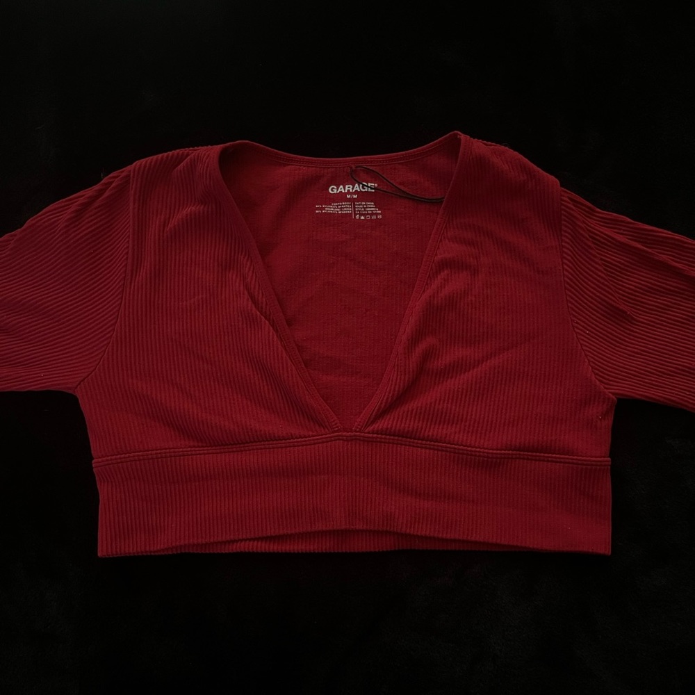 Red crop top v neck